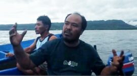 Nasrullah Pina, Ketua Nelayan bersama anggotanya menangkap nelayan ilegal. 