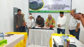 Penandatanganan Surat Penunjukan Penyedia Barang/Jasa (SPPBJ) serta persiapan kontrak pembangunan Gedung Kesehatan di RSUD Sanana yang dilakukan oleh  Dinas Kesehatan, RSUD Sanana, dan pihak kontraktor, PT. Hutama Karya, di ruang rapat RSUD Sanana, Desa Falahu, Kecamatan Sanana, Sabtu (26/4/2025).