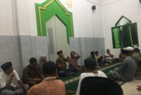 Suasana kebersamaan yang terjalin antara warga ASN III dengan menggelar kegiatan khataman al-Quran dan musyawarah bersama. 