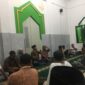 Suasana kebersamaan yang terjalin antara warga ASN III dengan menggelar kegiatan khataman al-Quran dan musyawarah bersama. 