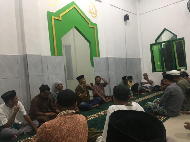 Suasana kebersamaan yang terjalin antara warga ASN III dengan menggelar kegiatan khataman al-Quran dan musyawarah bersama. 