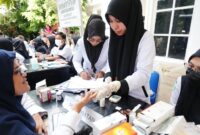 Kegiatan pemeriksaan kesehatan gratis yang dilakukan oleh Dinas Kesehatan Kabupaten Kepulauan Sula. 