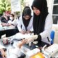 Kegiatan pemeriksaan kesehatan gratis yang dilakukan oleh Dinas Kesehatan Kabupaten Kepulauan Sula. 