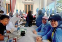 Kepala Dinas Kesehatan, Suryati Abdullah dan Kepala Dinas Pendidikan Kepulauan Sula, Marini Nur Ali saat kegiatan pemeriksaan kesehatan gratis usai jalan sehat dalam rangka Hardiknas tahun 2025.