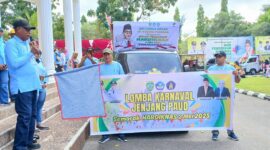 Wakil Bupati Kepulauan Sula, M. Saleh Marasabessy, saat membuka kegiatan lomba karnaval tingkat PAUD dalam rangka Hardiknas 2025.