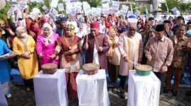 Wagub Malut Sarbin Sehe dalam kegiatan upacara peringatan Hardiknas tahun 2025.