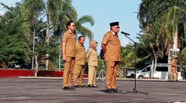 Sekda Malut, Samsudin A Kadir saat memimpin apel Senin pagi (5/5/2025) 