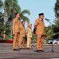 Sekda Malut, Samsudin A Kadir saat memimpin apel Senin pagi (5/5/2025) 