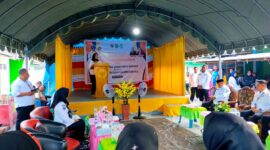 Bupati Sula, Fifian Adeningsi Mus saat kunjungan ke Desa Bega. 
