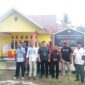 Pelaksana Tugas (Plt) Kepala Inspektorat Kabupaten Kepulauan Sula, Kamarudin Mahdinm bersama para staf