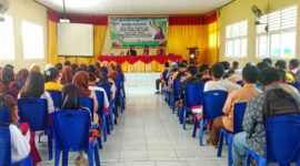 Anggota DPRD Provinsi Maluku Utara, Astrid Tiara Yasin saat melakukan kegiatan reses di SMAN 8 Kota Tidore Kepulauan. 