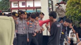 Masa aksi yang tergabung dalam 