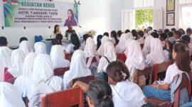 Anggota DPRD Provinsi Maluku Utara dapil III, Astrid Tiara Yasin melakukan kegiatan reses di SMA Negeri 4 Haltim. 