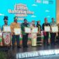Bupati Kepulauan Sula, Fifian Adeningsi Mus saat menerima penghargaan dari Menteri Riset dan Pendidikan Tinggi Republik Indonesia. 