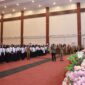 Gubernur Malut, Sherly Laos memberikan sambutan pada kegiatan penyerahan SK kepada CPNS. 