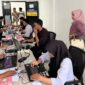 Kepala Disperkim Malut, Musyrifah Alhadaar memantau proses rekruitmen TFL.