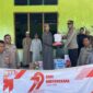 Kapolsek Sanana, AKP Junaidi Sawal memberikan bantuan sembako kepada Pondok Pesantren dalam rangka HUT ke-79 Bhayangkara RI
