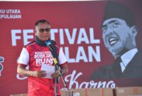 Wali Kota Tidore Kepulauan, Muhammad Senen saat membuka kegiatan fun run di Pantai Tugulufa dalam rangka semarak Bulan Bung Karno. 
