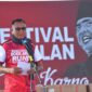 Wali Kota Tidore Kepulauan, Muhammad Senen saat membuka kegiatan fun run di Pantai Tugulufa dalam rangka semarak Bulan Bung Karno. 