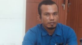 Ahmad Jamaluddin, Kepala Cabang Dinas Pendidikan dan Kebudayaan Provinsi Maluku Utara di Taliabu. 