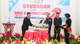 Bupati Kepulauan Sula, Fifian Adeningsi Mus menghadiri kegiatan HUT Bhayangkara ke-79. 