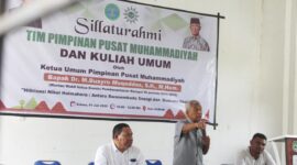 Tokoh Nasional Busyro Muqoddas saat memberikan kuliah umum di Kampus Unibrah Tidore. 