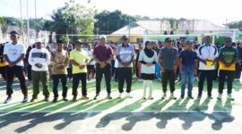 Bupati Kepulauan Sula saat membuka kejurda voli dan lari. 