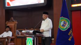 Wakil Gubernur Malut, Sarbin Sehe saat menjawab tanggapan fraksi DPRD terkait Ranperda APBD tahun 2024.