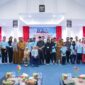 Wagub Malut, Sarbin Sehe berfoto bersama dengan para siswa SLB. 