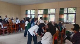 Dinas kesehatan Kabupaten Kepulauan Sula melakukan pemeriksaan kesehatan gratis di StAI Babussalam Sula. 