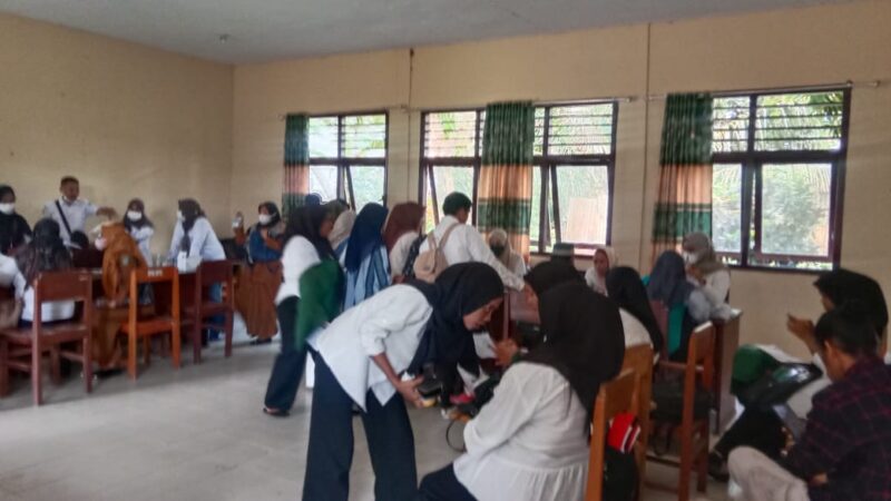 Dinas kesehatan Kabupaten Kepulauan Sula melakukan pemeriksaan kesehatan gratis di StAI Babussalam Sula. 