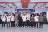 Foto bersama Wakil Wali Kota Tidore Kepulauan bersama peserta lokakarya yang dilaksanakan oleh Flinders University Australia bekerja sama dengan KKP RI. 