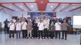 Foto bersama Wakil Wali Kota Tidore Kepulauan bersama peserta lokakarya yang dilaksanakan oleh Flinders University Australia bekerja sama dengan KKP RI. 