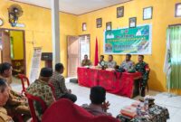 Pemdes Manaf saat mengelar Pelatihan Linmas kepada masyarakat. 
