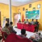 Pemdes Manaf saat mengelar Pelatihan Linmas kepada masyarakat. 