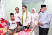 Menteri Kesehatan Republik Indonesia (Menkes RI), Budi Gunadi Sadikin didampingi Wakil Gubernur Malut, Sarbin Sehe dan Bupati Kepulauan Sula melakukan kunjungan ke polik klinik. 