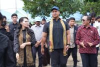 Menpora RI, Ario Bimo Nandito Arieotedjo didampingi Gubernur Malut Sherly Laos dan Plt Kadikbud Malut, Abubakar Abdullah di SMA Negeri 5 Ternate.