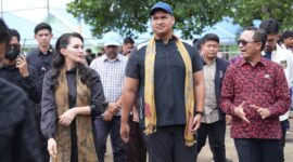 Menpora RI, Ario Bimo Nandito Arieotedjo didampingi Gubernur Malut Sherly Laos dan Plt Kadikbud Malut, Abubakar Abdullah di SMA Negeri 5 Ternate.