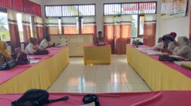 Suasana rapat SMP Negeri 1 Sulabesi. 