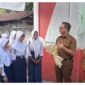 Plt Kadikbud Malut, Abubakar Abdullah menyambut kedatangan siswa baru yang masuk SMA. 