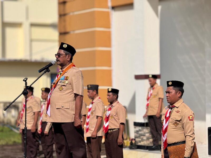 Ketua Kwarda Malut, Muhammad Abusama saat menjadi pembina upacara HUT Pramuka ke-64 di Sofifi. 