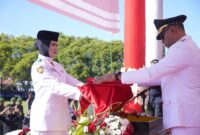 Wali Kota Tidore Kepulauan, Muhammad Sinen saat menjadi inspektur upacara HUT ke-80 RI. 