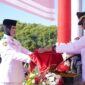 Wali Kota Tidore Kepulauan, Muhammad Sinen saat menjadi inspektur upacara HUT ke-80 RI. 