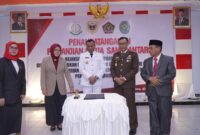 Wali Kota Tidore Kepulauan, Muhammad Sinen melakukan penandatanganan MoU dengan Kejaksaan Negeri Tidore dan Pengadilan Agama Soasio. 