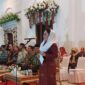 Bupati Sula, Fifian Adeningsi Mus dalam acara ramah tamah anggota paskibra dengan Forkompimpada di istana daerah. 
