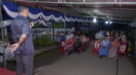 Muhammad Sinen menyampaikan sambutan pada kegiatan syukuran pelantikan Idham Sabtu sebagai anggota DPRD Kota Tidore Kepulauan. 