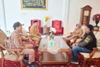 Tim penilai adipura dari Kementerian Lingkungan Hidup tiba di Kabupaten Kepulauan Sula dan disambut oleh Sekretaris Daerah, Muhlis Soamole. 