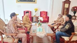 Tim penilai adipura dari Kementerian Lingkungan Hidup tiba di Kabupaten Kepulauan Sula dan disambut oleh Sekretaris Daerah, Muhlis Soamole. 