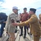 Sekretaris Daerah, Muhlis Soamole didampingi OPD jemput Bupati Buru, Ikram Umasugi di Pelabuhan Sanana.