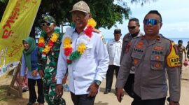 Camat Mangoli Utara, Hi. Alwan Lakoko, secara resmi membuka Turnamen Modapia Cup I Tahun 2025.